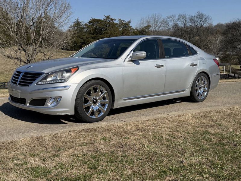 2012 Hyundai Equus — a typically priced live listing