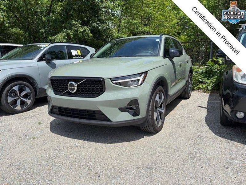 2025 Volvo XC40 — a typically priced live listing