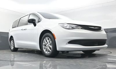 2027 Chrysler Pacifica LX
