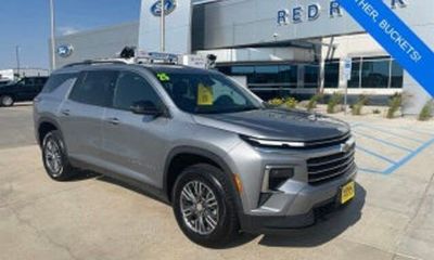2025 Chevrolet Traverse LT