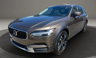 2018 Volvo V90CC Momentum