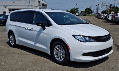 2027 Chrysler Pacifica LX