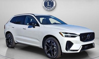 2026 Volvo XC60 Plus Dark