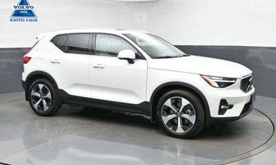 2023 Volvo XC40 Plus Bright
