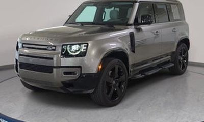 2025 Land Rover Defender 110 SE