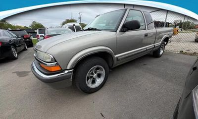 2001 Chevrolet S-10 Pickup