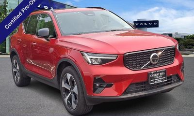 2024 Volvo XC40 Plus Dark