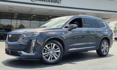 2025 Cadillac XT6 Premium Luxury Platinum
