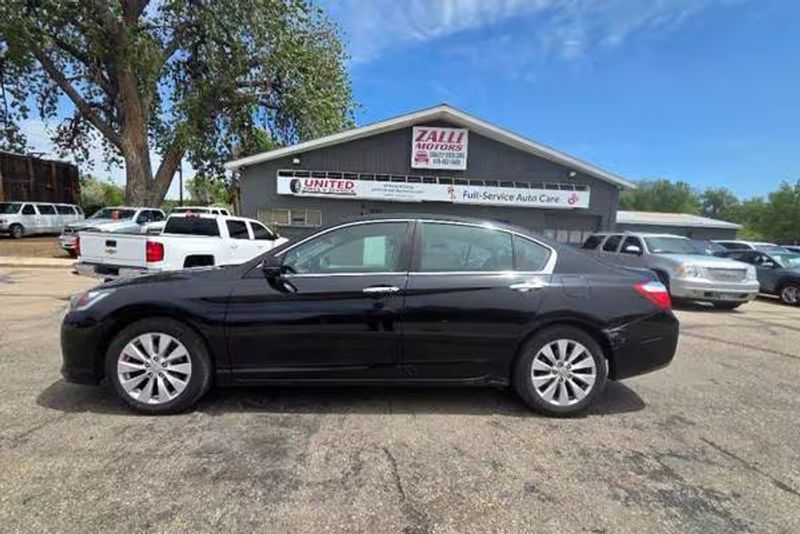 2013 Honda Accord — a typically priced live listing