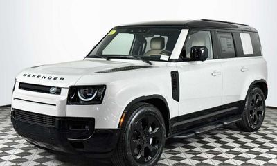 2026 Land Rover Defender 110 SE