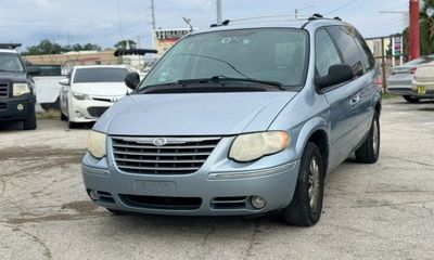 2005 Chrysler Town AND Country Limited