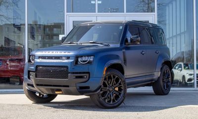 2026 Land Rover Defender Octa Black