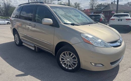 2010 Toyota Sienna XLE