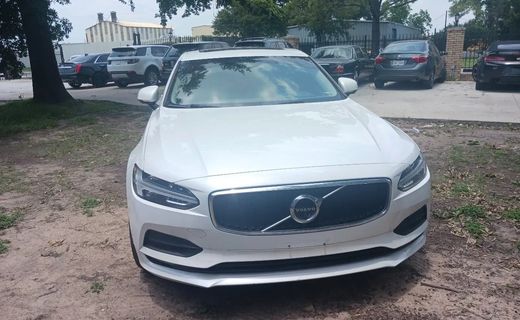 2017 Volvo S90 Momentum