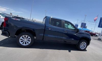 2022 Chevrolet Silverado Custom