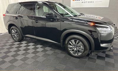 2025 Nissan Pathfinder S