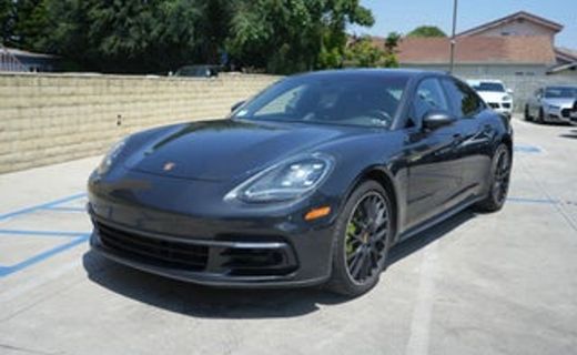 2018 Porsche Panamera 4