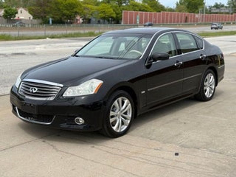 2008 Infiniti M35 — a typically priced live listing
