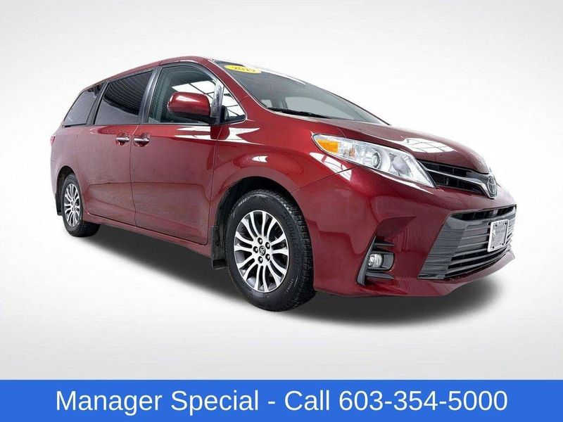 2019 Toyota Sienna — a typically priced live listing