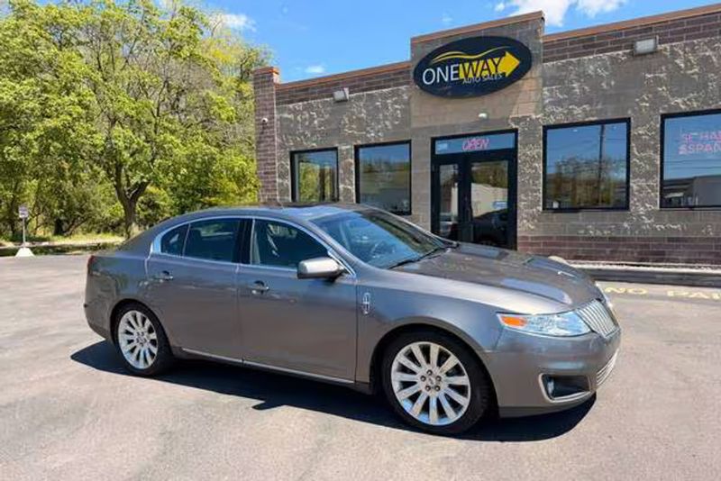 2012 Lincoln MKS — a typically priced live listing