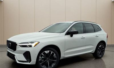 2026 Volvo XC60 Plus Dark