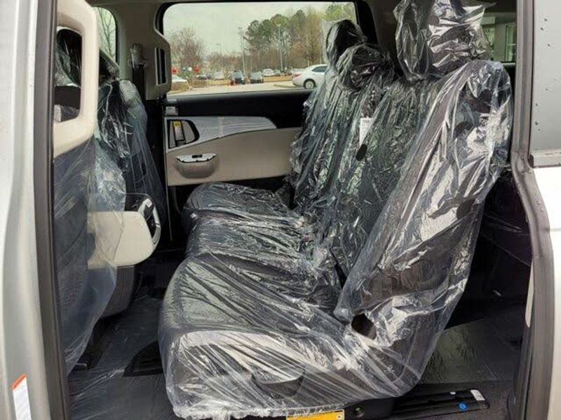 2023 Kia Carnival — a typically priced live listing