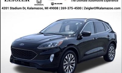 2022 Ford Escape Titanium Fhev