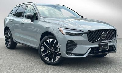 2026 Volvo XC60 Plus Dark