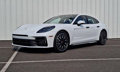 2026 Porsche Panamera 4