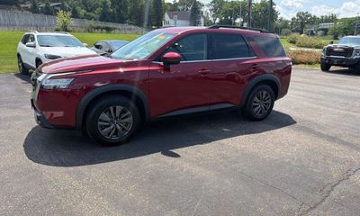 2022 Nissan Pathfinder SV
