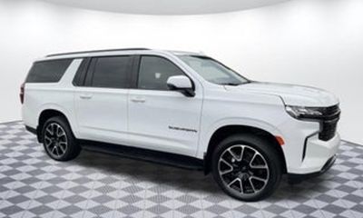 2023 Chevrolet Suburban RST