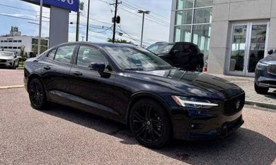 2024 Volvo S60 Plus Black Edition