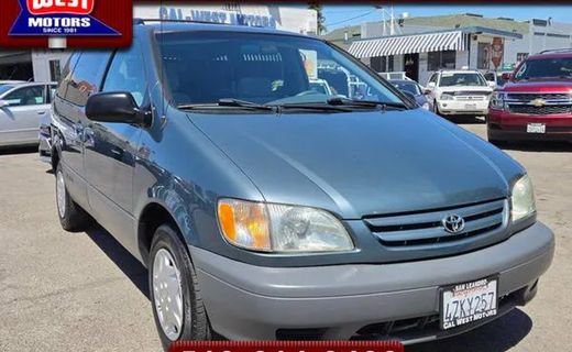 2003 Toyota Sienna CE
