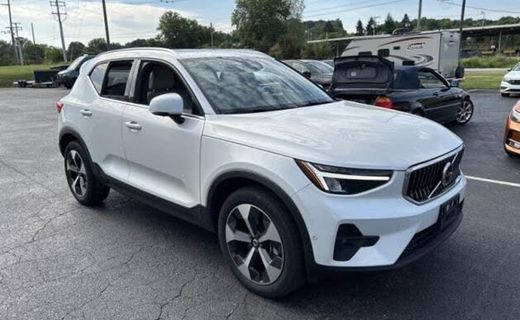2023 Volvo XC40 Plus Bright