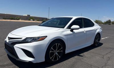 2020 Toyota Camry SE