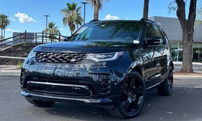 2023 Land Rover Discovery S