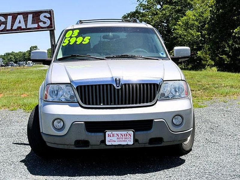 2003 Lincoln Navigator — a typically priced live listing