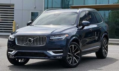 2025 Volvo XC90 Plus Bright