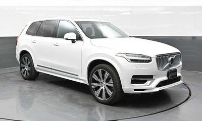 2025 Volvo XC90 Plus Bright