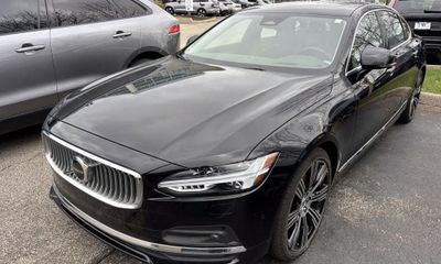 2023 Volvo S90 Ultimate Bright With