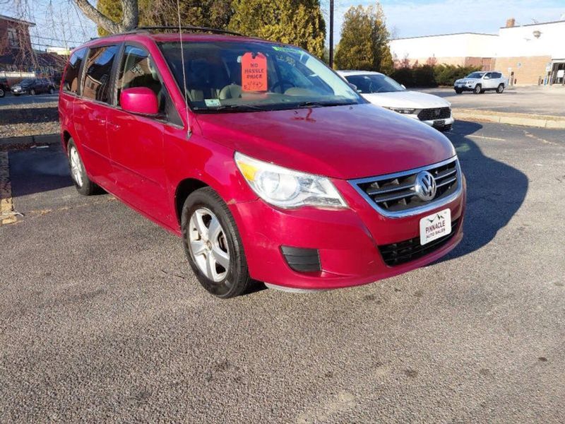 2009 Volkswagen Routan — a typically priced live listing