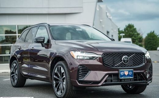 2026 Volvo XC60 Plus Dark