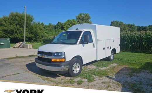 2025 Chevrolet Express 3500 Cutaway 139