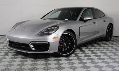 2023 Porsche Panamera GTS