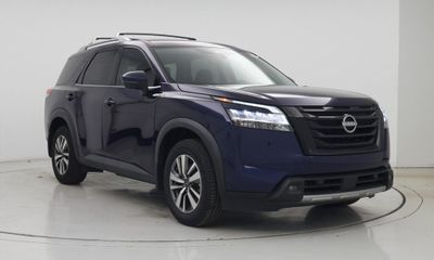 2023 Nissan Pathfinder SL