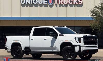 2024 GMC Sierra HD AT4