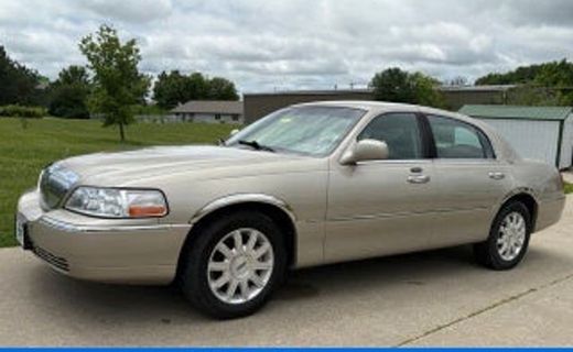 2006 Lincoln Town CAR Signature Limited