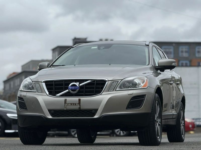 2012 Volvo XC60 — a typically priced live listing