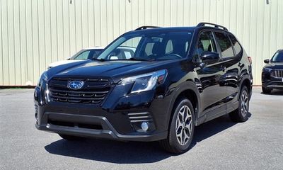 2023 Subaru Forester Premium ES Smart
