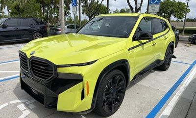 2025 BMW XM Base